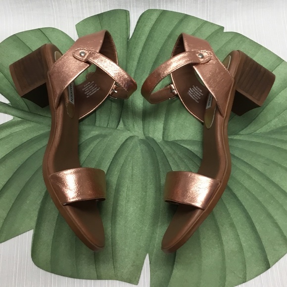 Steve Madden New Golden/Bronze Shoes - Picture 7 of 8